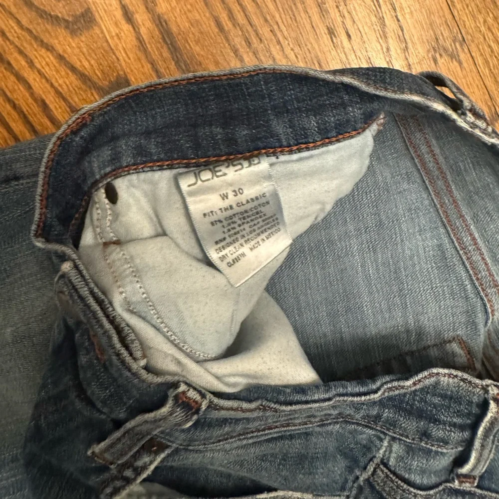 Joe's Jeans The Classic Indigo Straight Fit Distressed Denim, size 30